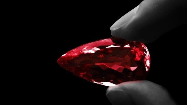 How rare are red diamonds, how to identify fake diamonds? 7